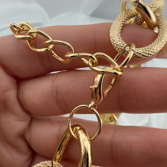 Chunky Gold Textured Adjustable Chain Necklace - Picture 4 of 7